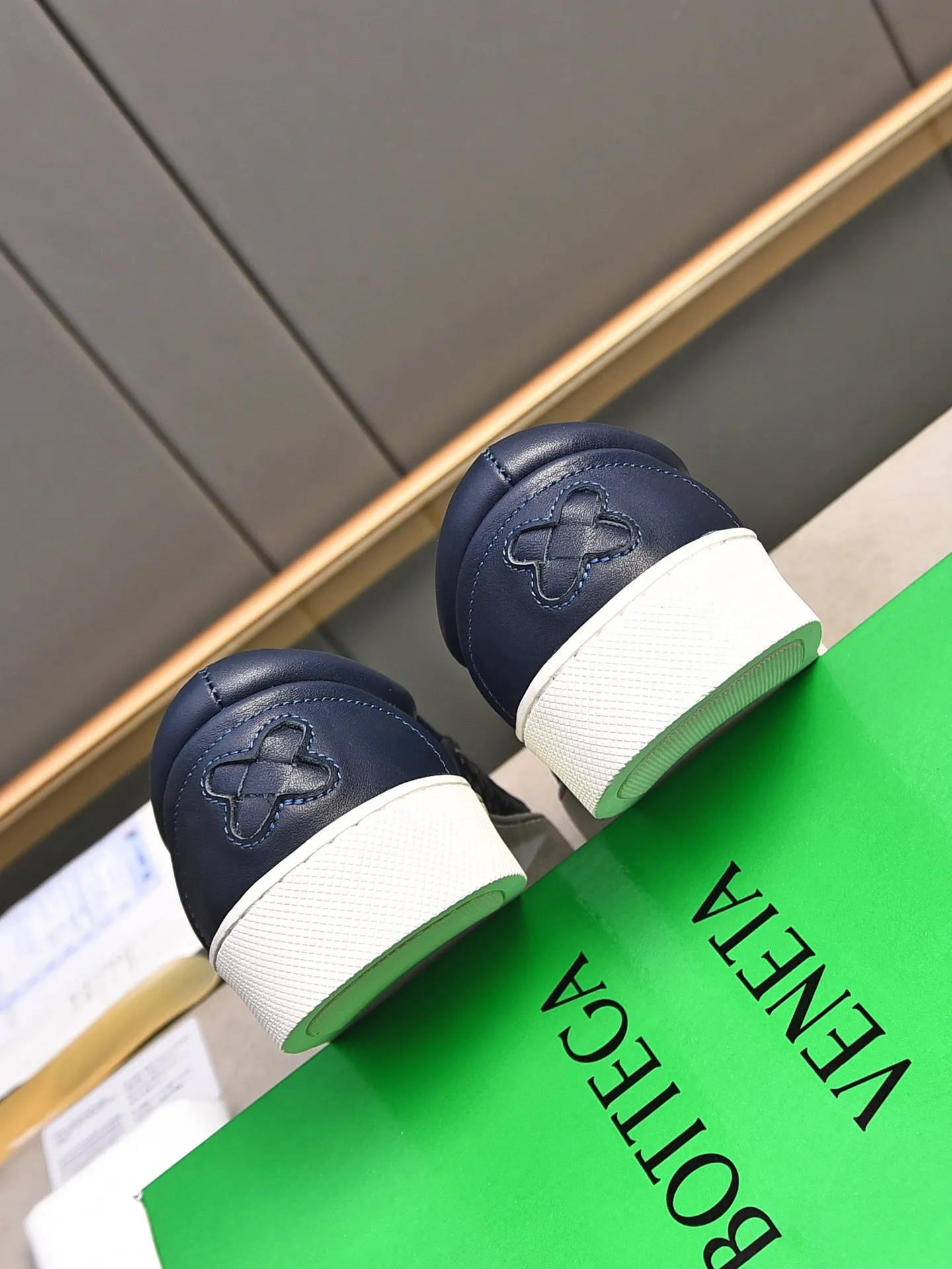Men's shoes 💰480 [Sleeves series] BOTTEG* VENET* - high-end boutique Size: 38-44 (45 customized) BV new product, first-layer cowhide artificially woven classic style harmoniously blends with contemporary fashion temperament, rubber soles are light and flexible, water-dyed sheepskin pads! [Taobao, Tmall, and live streaming are the first choices]